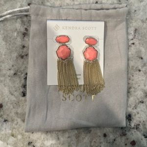 Kendra Scott Tae Earring in Gold Coral